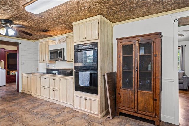 2421 Post Oak RD, Webberville, TX 78653
