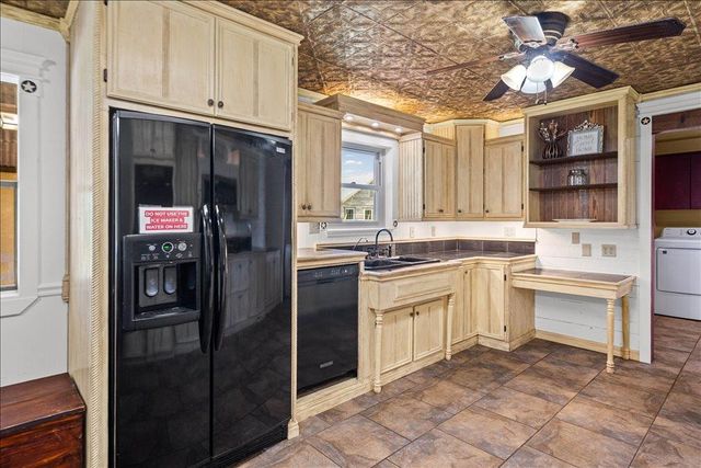 2421 Post Oak RD, Webberville, TX 78653