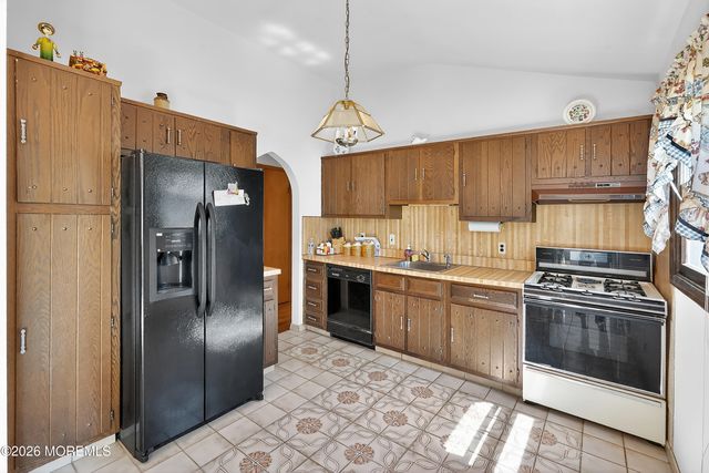 9 Newport Drive, Howell, NJ 07731