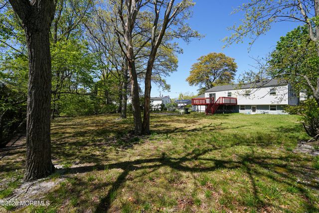 9 Newport Drive, Howell, NJ 07731