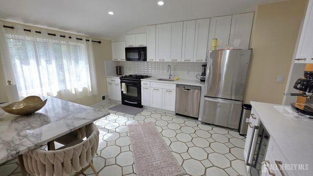 37 valley vale Drive, Old Bridge, NJ 08857