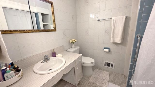 37 valley vale Drive, Old Bridge, NJ 08857