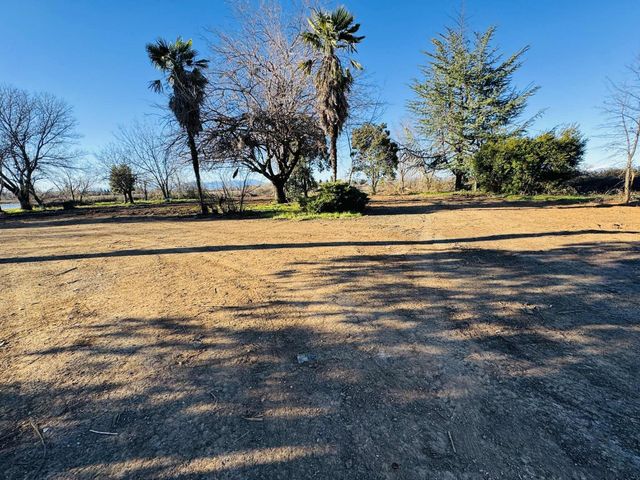 22148 Lone Tree Road, Anderson, CA 96007