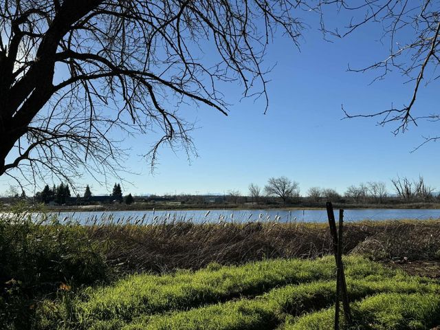 22148 Lone Tree Road, Anderson, CA 96007