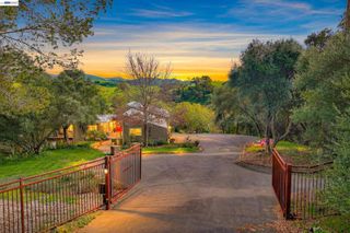 10700 Foothill Rd, Sunol, CA 94586