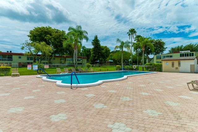 32 Abbey Lane 205, Delray Beach, FL 33446