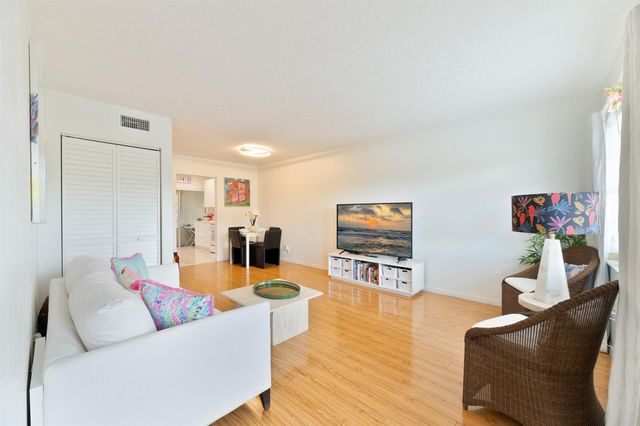 32 Abbey Lane 205, Delray Beach, FL 33446