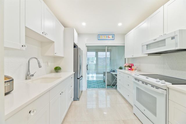 32 Abbey Lane 205, Delray Beach, FL 33446