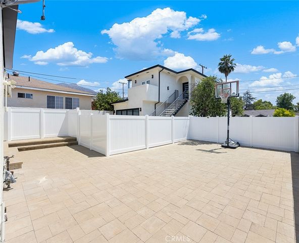 826 E Olive Avenue, Burbank, CA 91501