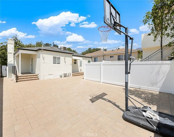 826 E Olive Avenue, Burbank, CA 91501