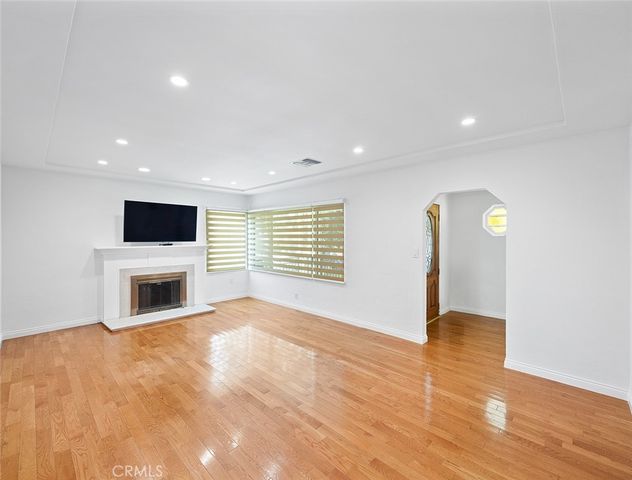 826 E Olive Avenue, Burbank, CA 91501
