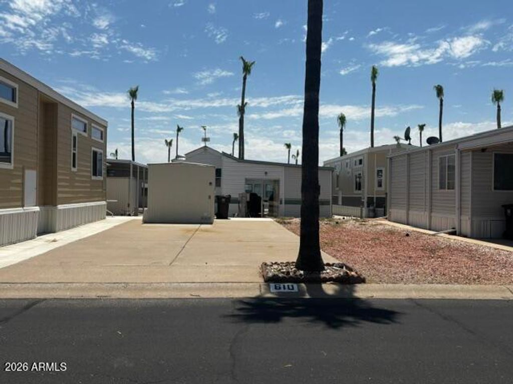 610 S IRONSTONE Drive 610, Apache Junction, AZ 85119 — exterior