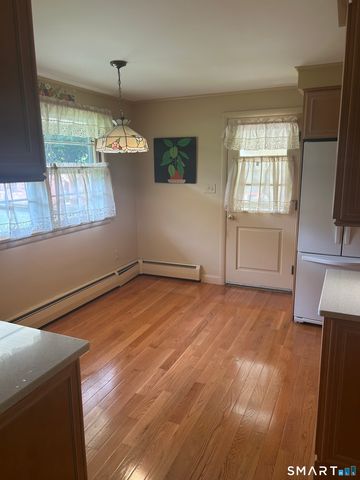 28 Clearview Circle, Naugatuck, CT 06770
