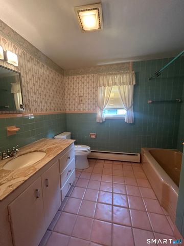 28 Clearview Circle, Naugatuck, CT 06770