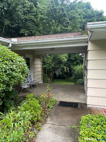 28 Clearview Circle, Naugatuck, CT 06770