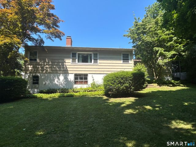 28 Clearview Circle, Naugatuck, CT 06770
