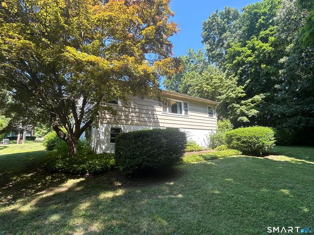 28 Clearview Circle, Naugatuck, CT 06770