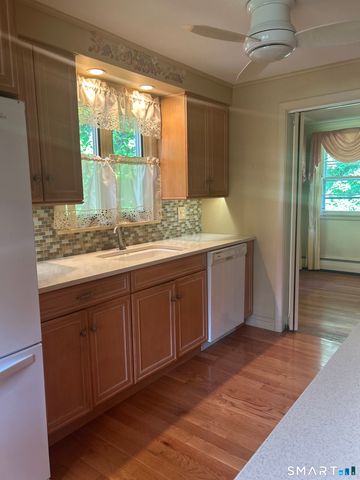 28 Clearview Circle, Naugatuck, CT 06770