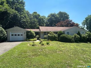 28 Clearview Circle, Naugatuck, CT 06770