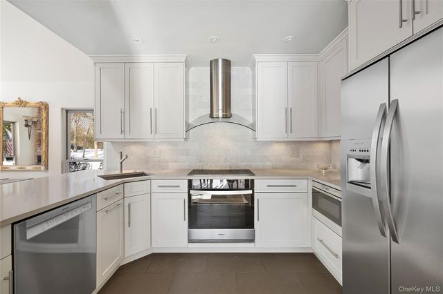 11 Sandown Court, Wainscott, NY 11975