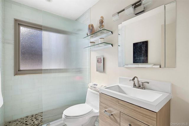 11 Sandown Court, Wainscott, NY 11975