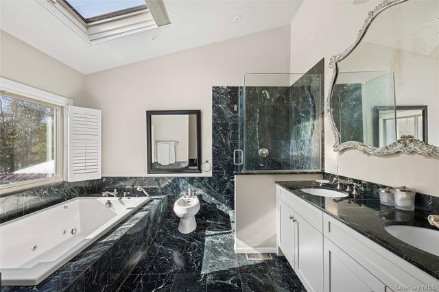 11 Sandown Court, Wainscott, NY 11975