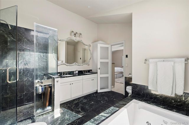 11 Sandown Court, Wainscott, NY 11975