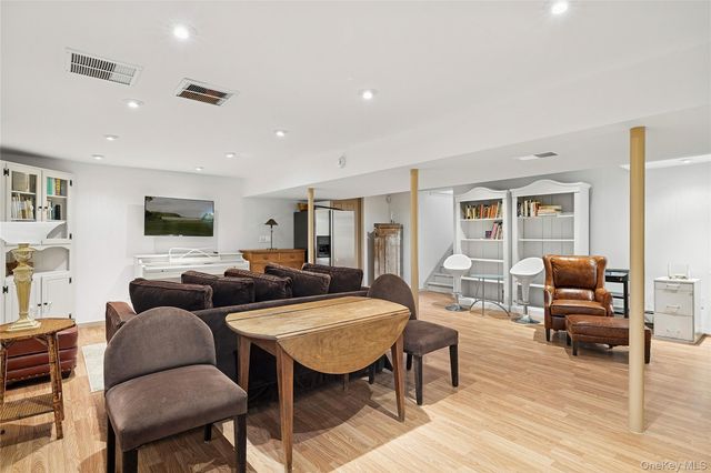 11 Sandown Court, Wainscott, NY 11975