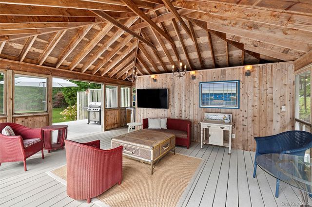 11 Sandown Court, Wainscott, NY 11975