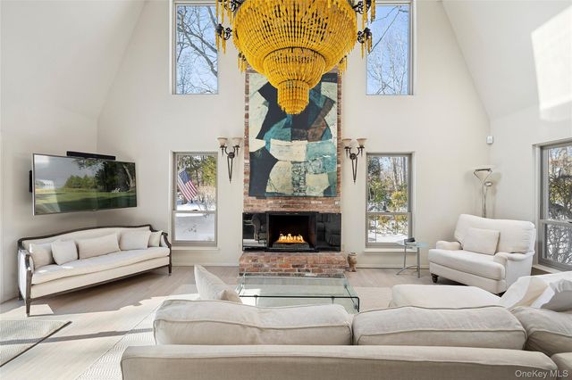 11 Sandown Court, Wainscott, NY 11975