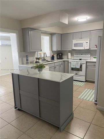 2705 SE 17th Avenue, Cape Coral, FL 33904