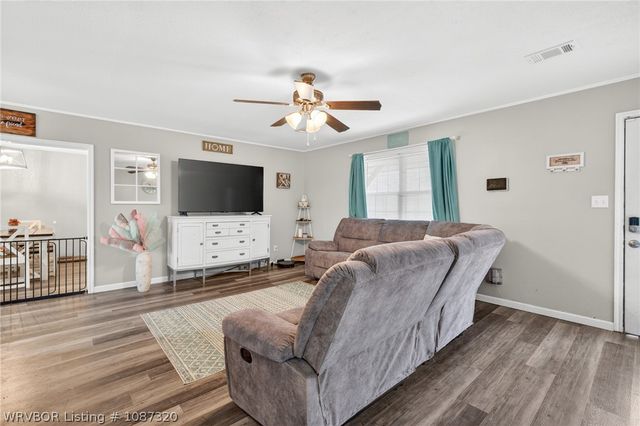 2438 Dora Road, Van Buren, AR 72956