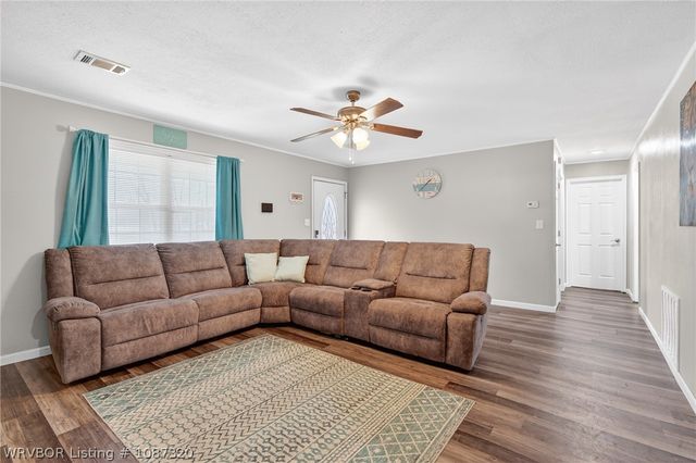 2438 Dora Road, Van Buren, AR 72956