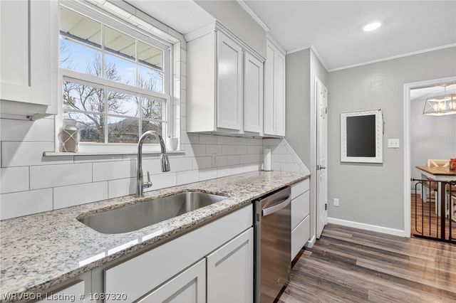 2438 Dora Road, Van Buren, AR 72956