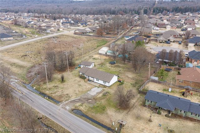 2438 Dora Road, Van Buren, AR 72956