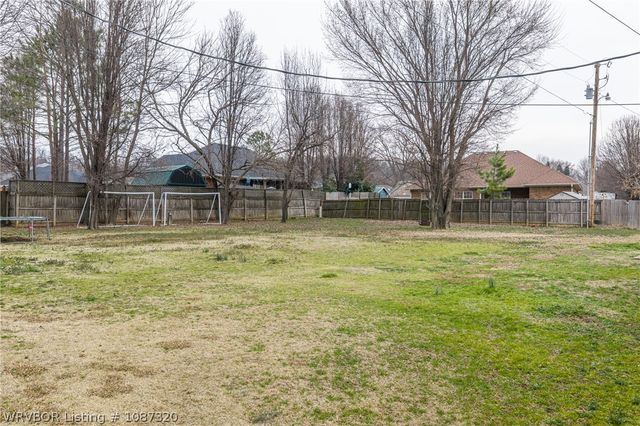 2438 Dora Road, Van Buren, AR 72956
