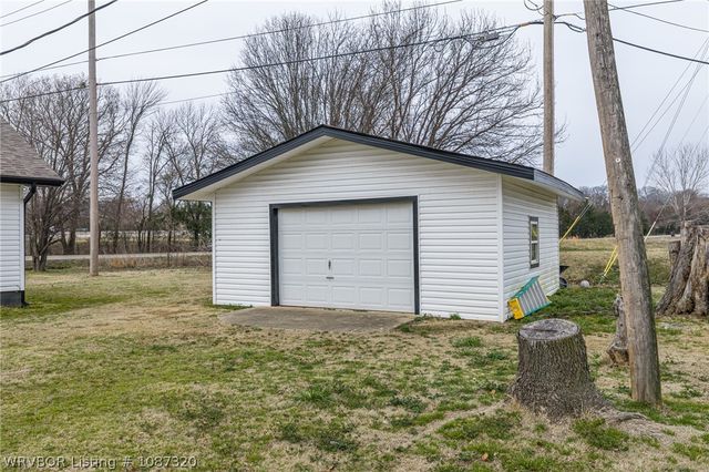 2438 Dora Road, Van Buren, AR 72956