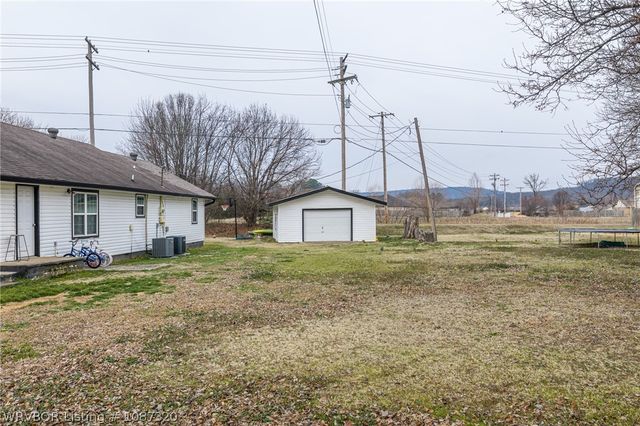 2438 Dora Road, Van Buren, AR 72956