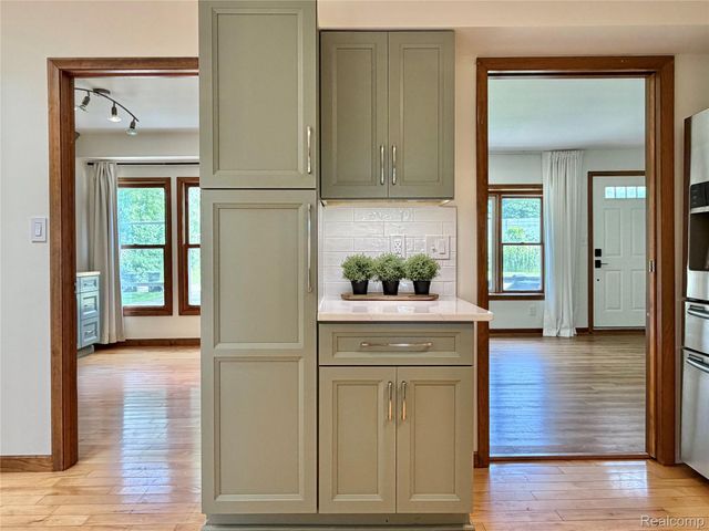 306 Michelson Road, Rochester Hills, MI 48307