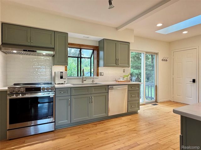 306 Michelson Road, Rochester Hills, MI 48307