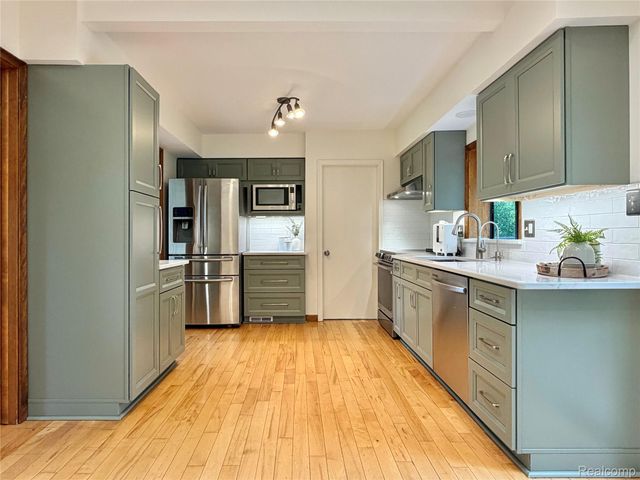 306 Michelson Road, Rochester Hills, MI 48307