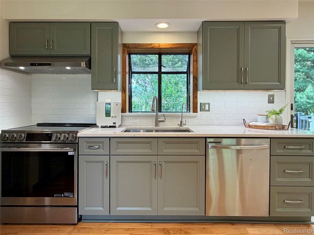 306 Michelson Road, Rochester Hills, MI 48307