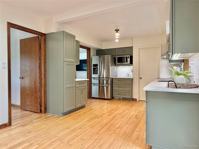 306 Michelson Road, Rochester Hills, MI 48307