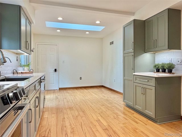 306 Michelson Road, Rochester Hills, MI 48307