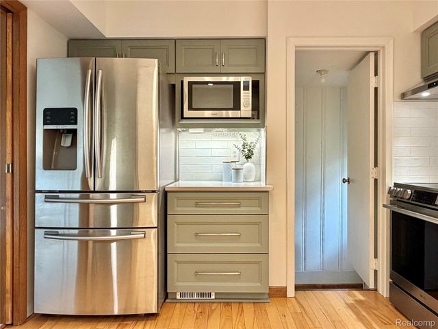 306 Michelson Road, Rochester Hills, MI 48307