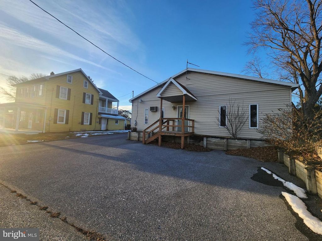 1172 MOUNT JOY RD, Manheim, PA 17545