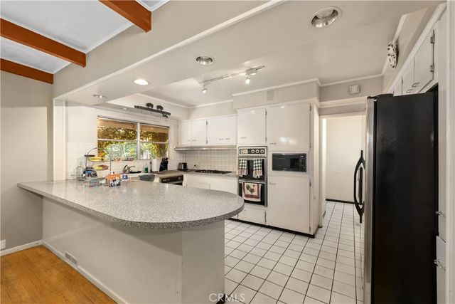 595 Rim Road, Pasadena, CA 91107