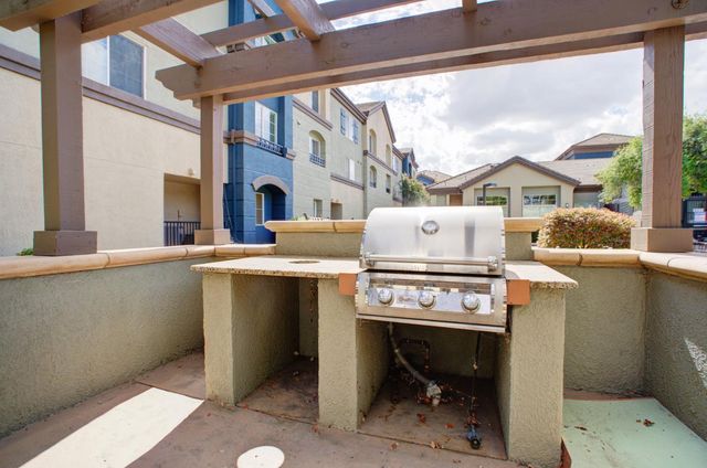 2001 Club Center Dr #2107, Sacramento, CA 95835