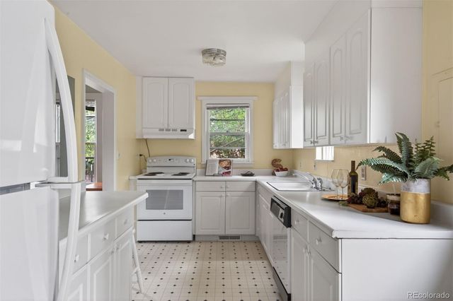 2220 East Street, Golden, CO 80401