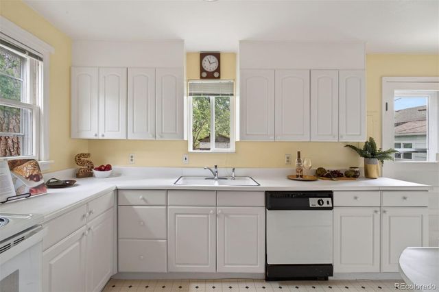 2220 East Street, Golden, CO 80401